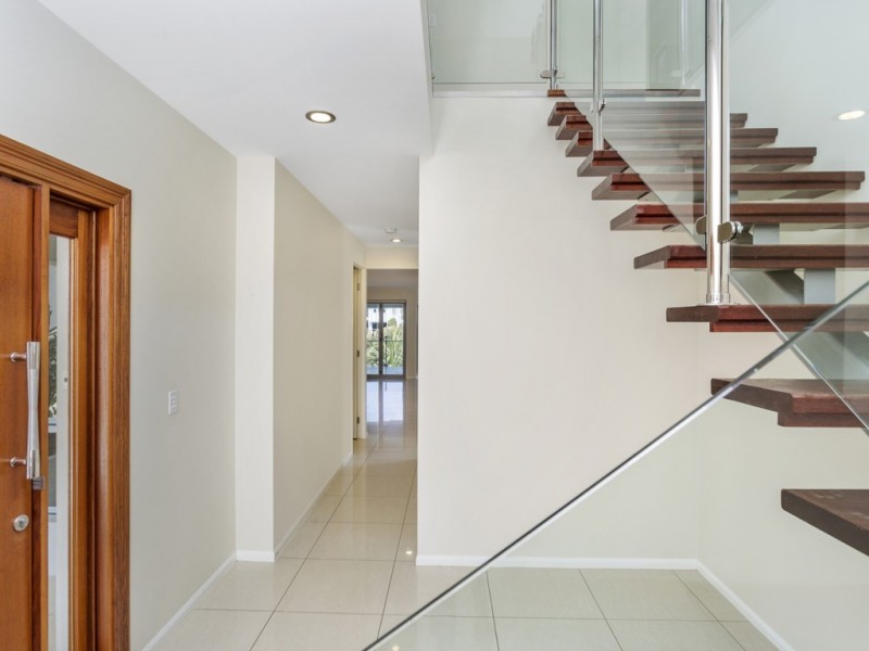 14 Quayside Drive, Helensvale QLD 4212