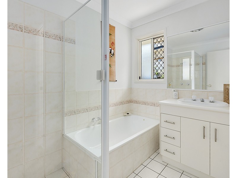 2/15 Thelma Avenue, Biggera Waters QLD 4216