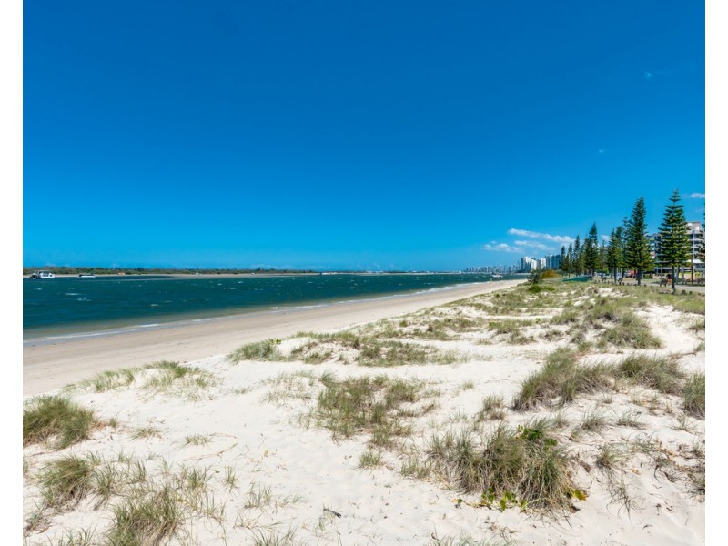 2/15 Thelma Avenue, Biggera Waters QLD 4216