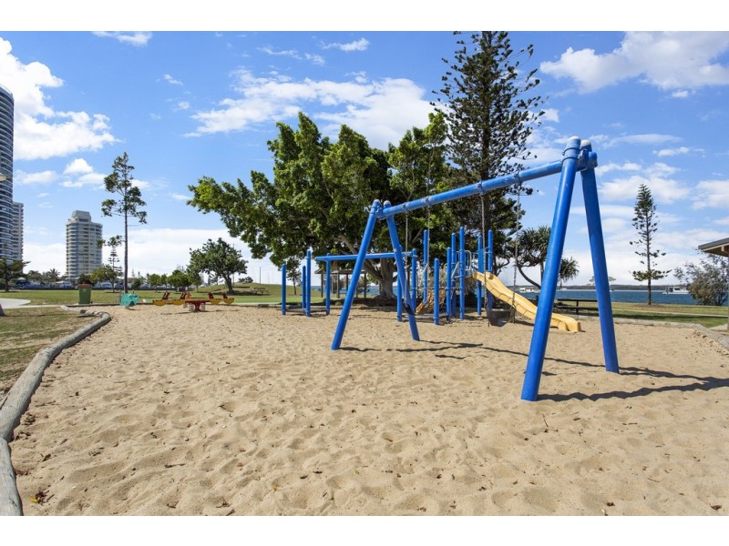 40 Morala Avenue, Runaway Bay QLD 4216