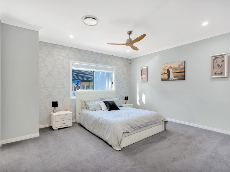 25 Pearson Close, Arundel QLD 4214