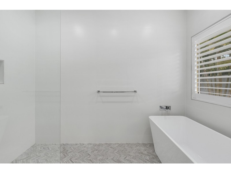 25 Pearson Close, Arundel QLD 4214