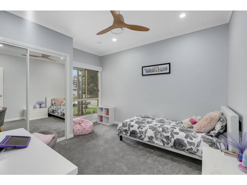 25 Pearson Close, Arundel QLD 4214