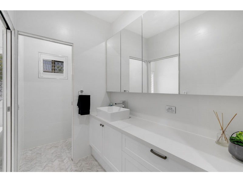 25 Pearson Close, Arundel QLD 4214