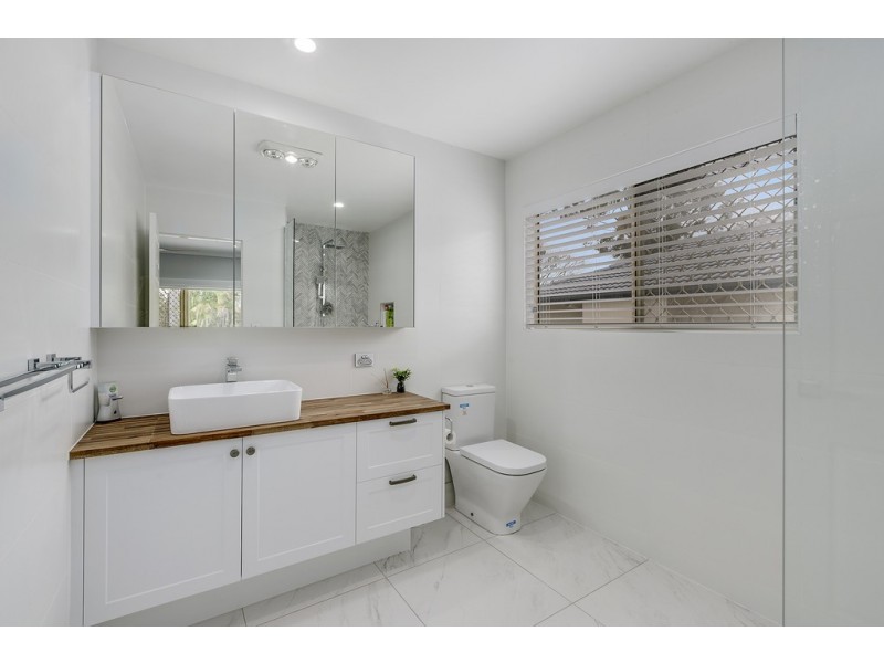 25 Pearson Close, Arundel QLD 4214