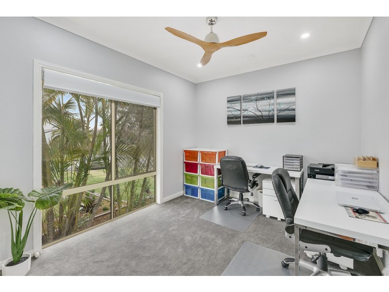 25 Pearson Close, Arundel QLD 4214