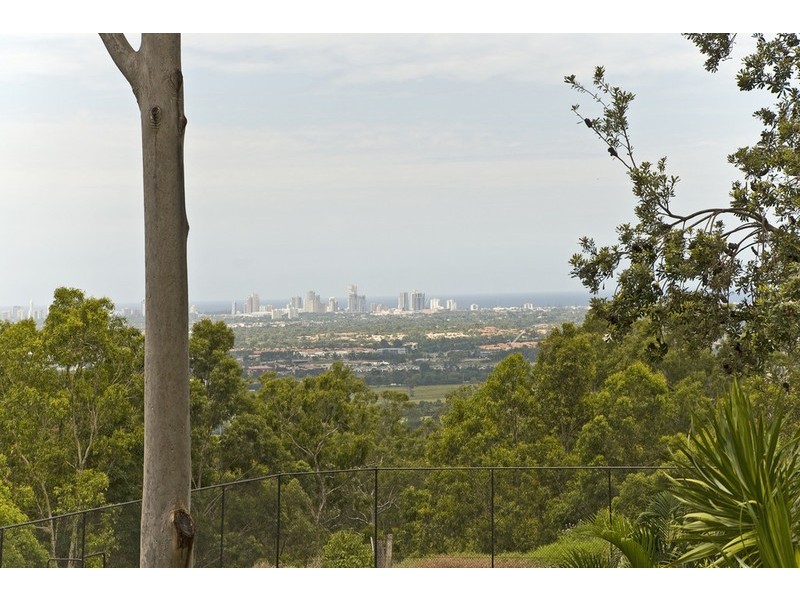 63 Wallaby Drive, Mudgeeraba QLD 4213