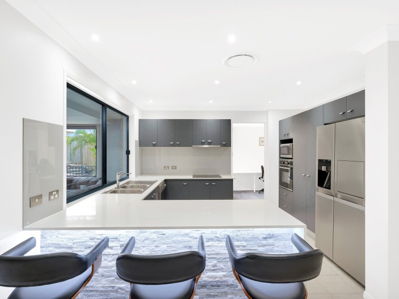 17 Kosrae Street, Pacific Pines QLD 4211