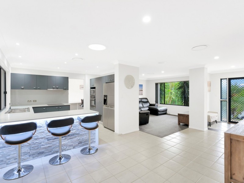 17 Kosrae Street, Pacific Pines QLD 4211