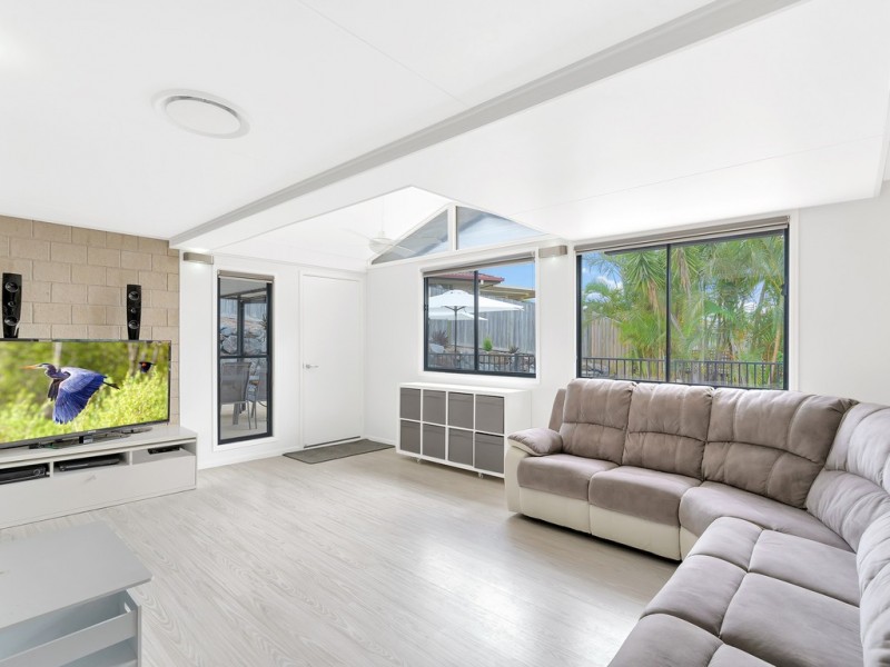 17 Kosrae Street, Pacific Pines QLD 4211