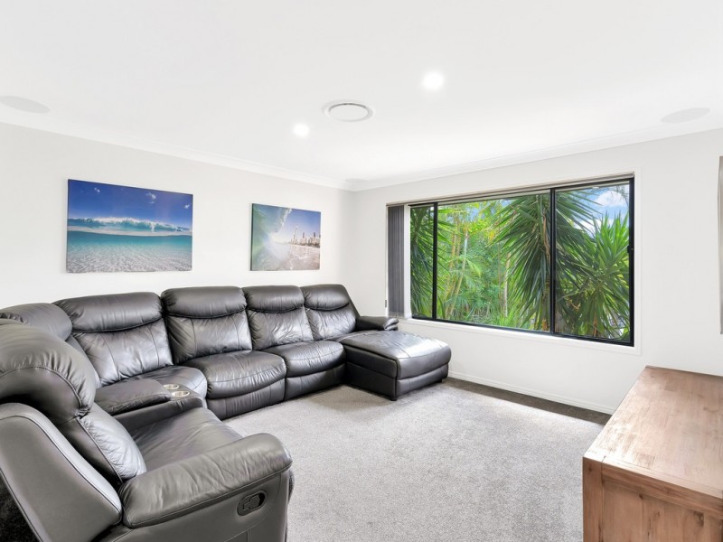 17 Kosrae Street, Pacific Pines QLD 4211