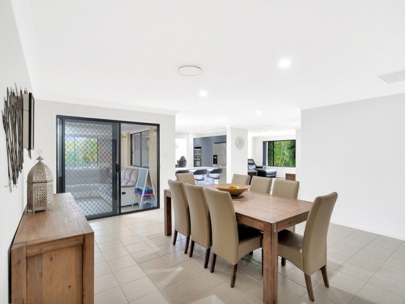 17 Kosrae Street, Pacific Pines QLD 4211