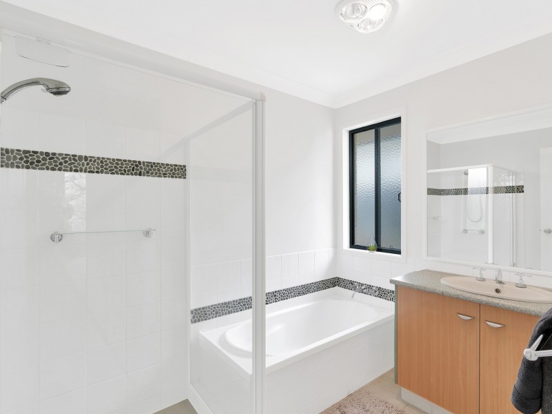 17 Kosrae Street, Pacific Pines QLD 4211