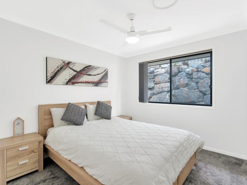 17 Kosrae Street, Pacific Pines QLD 4211