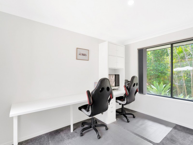 17 Kosrae Street, Pacific Pines QLD 4211