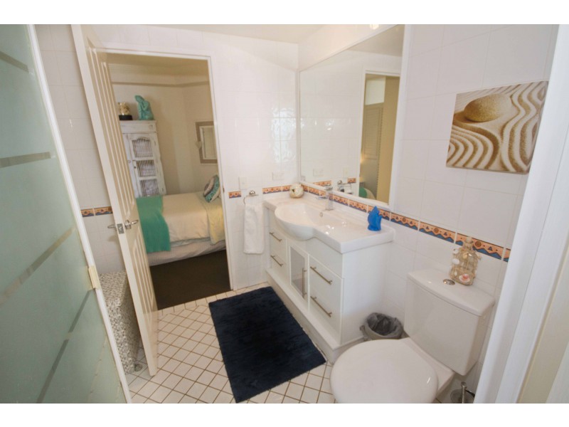 402/182-192 Marine Parade, Labrador QLD 4215
