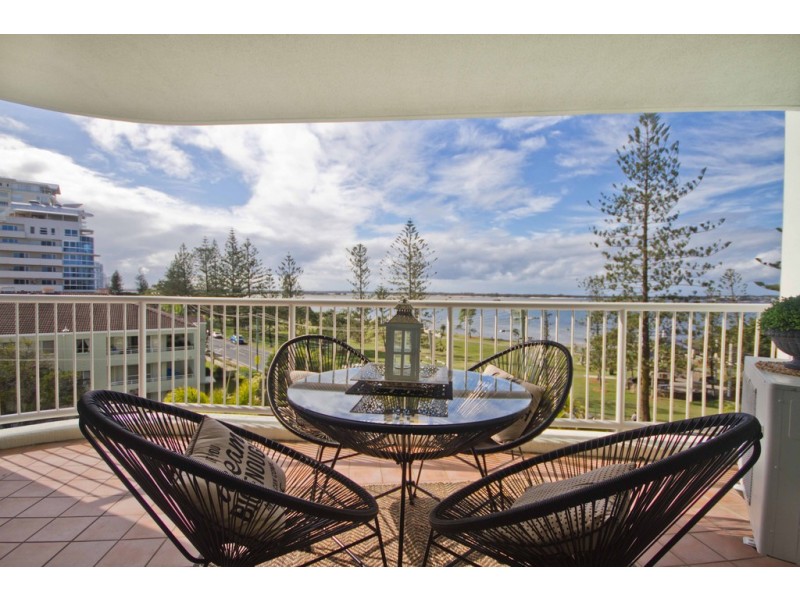 402/182-192 Marine Parade, Labrador QLD 4215