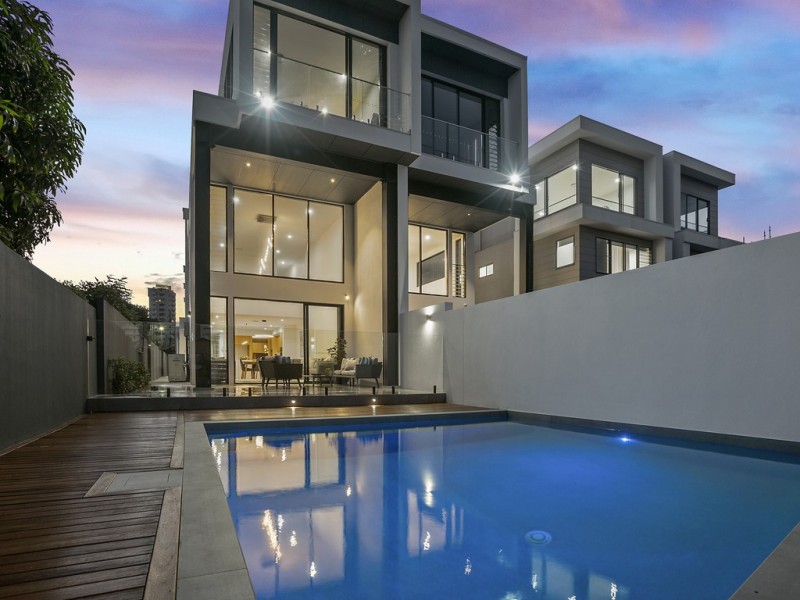 48b Paradise Island, Surfers Paradise QLD 4217