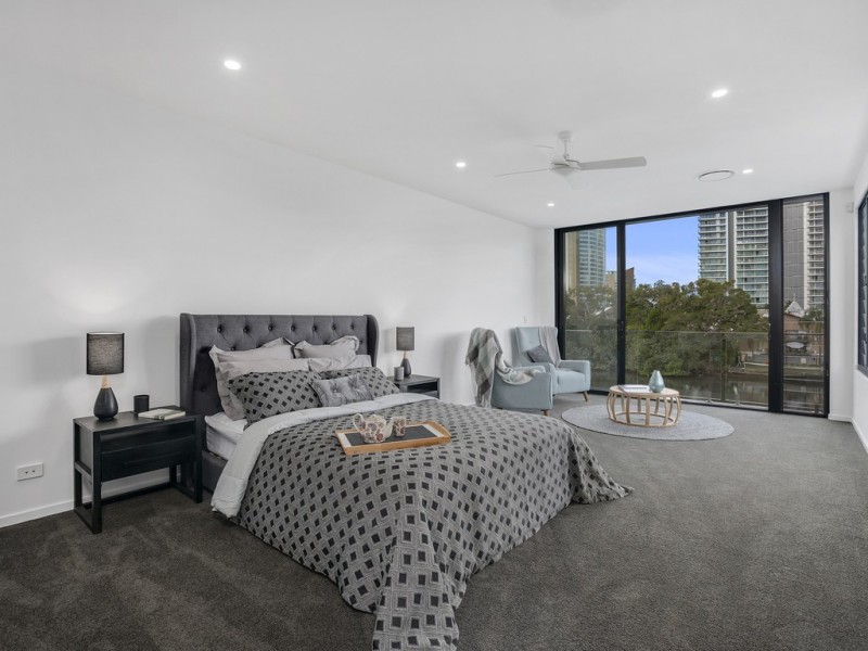 48b Paradise Island, Surfers Paradise QLD 4217