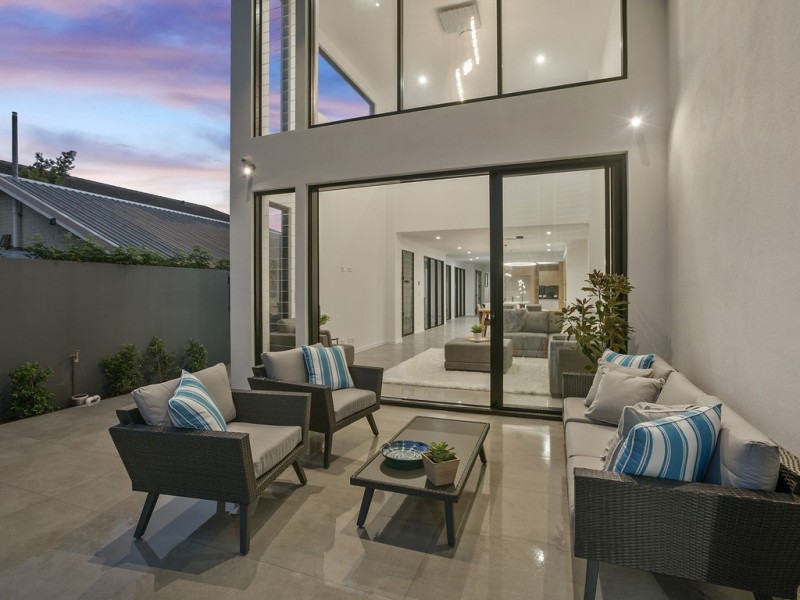 48b Paradise Island, Surfers Paradise QLD 4217