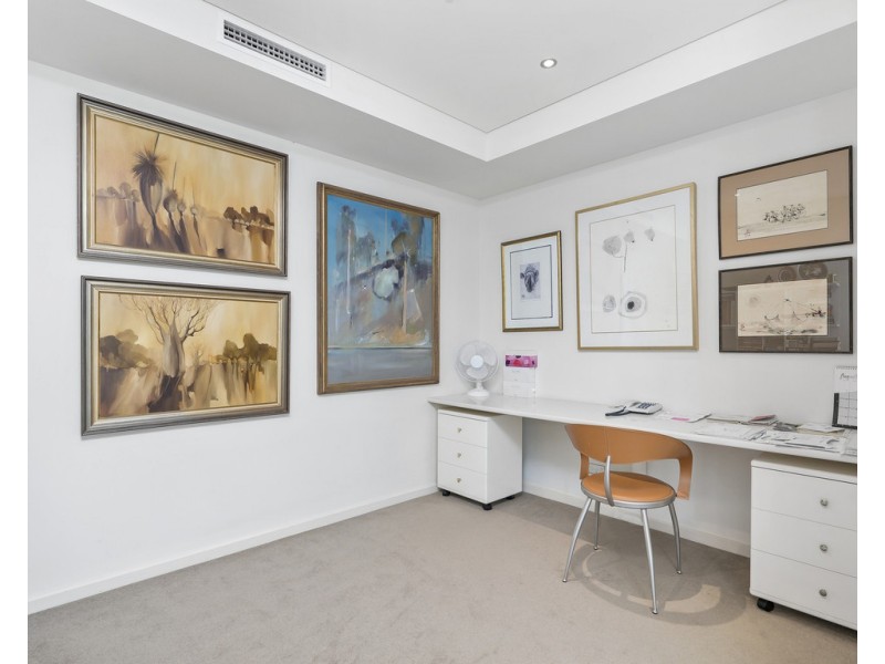 1002/1 Como Crescent, Southport QLD 4215