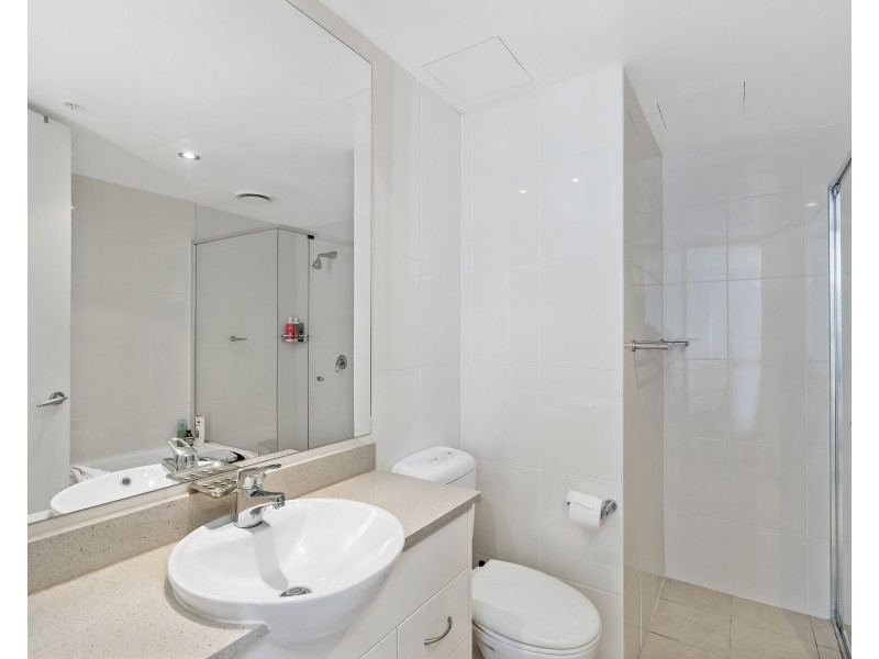 1002/1 Como Crescent, Southport QLD 4215