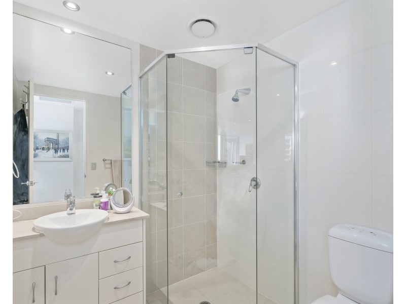 1002/1 Como Crescent, Southport QLD 4215