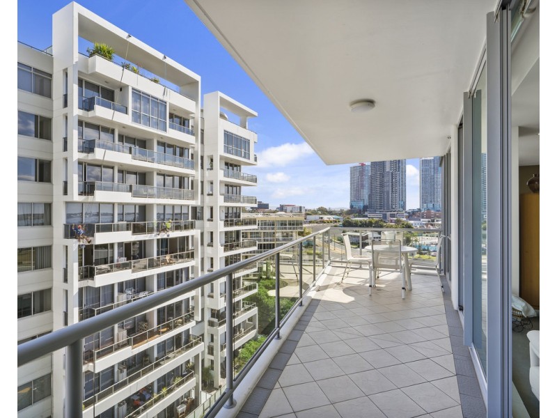 1002/1 Como Crescent, Southport QLD 4215