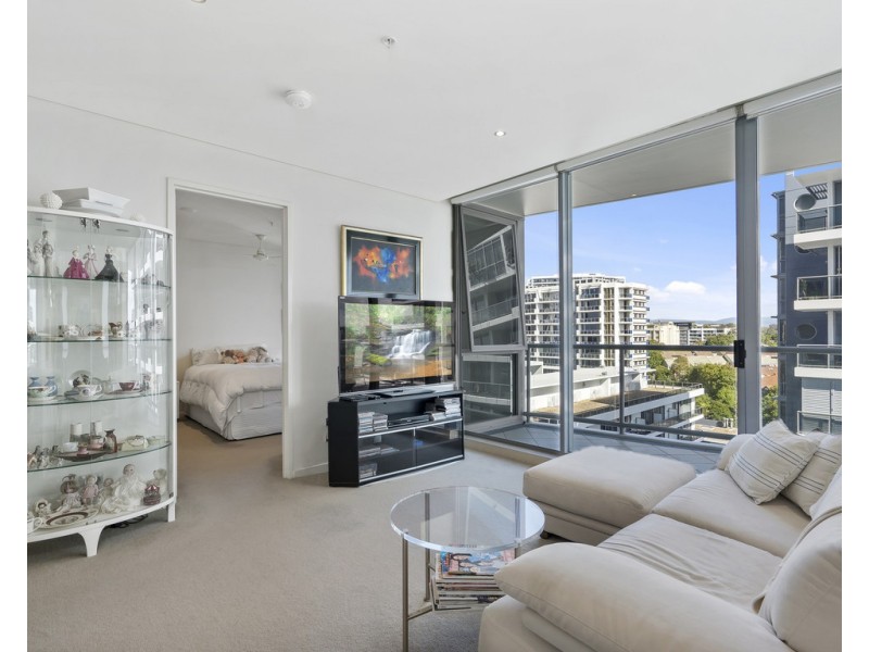 1002/1 Como Crescent, Southport QLD 4215