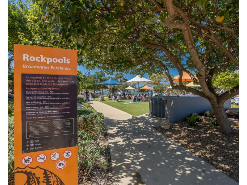 4 Eileen Avenue, Southport QLD 4215