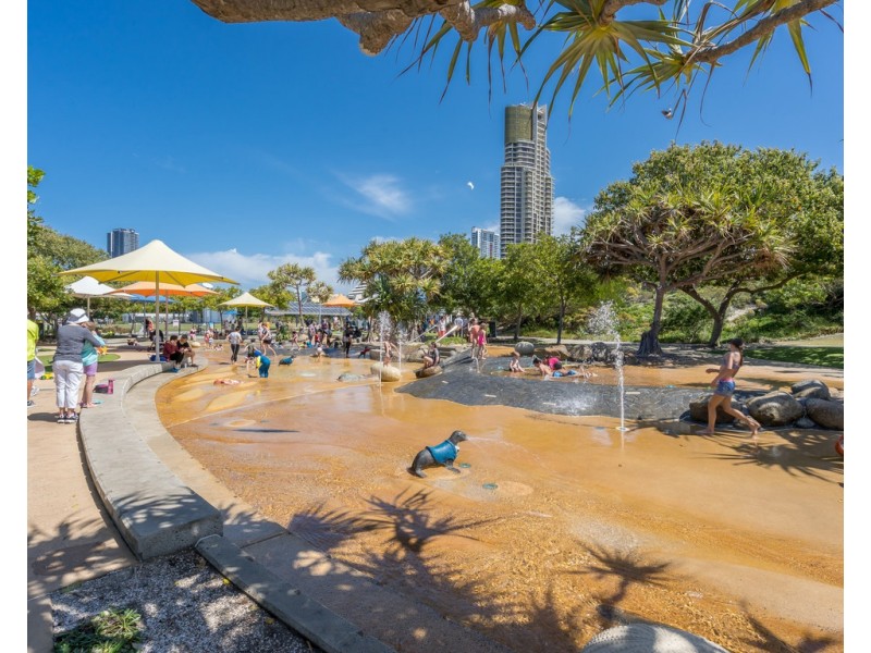 4 Eileen Avenue, Southport QLD 4215