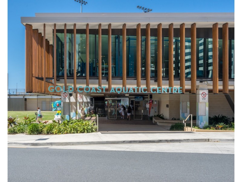 4 Eileen Avenue, Southport QLD 4215