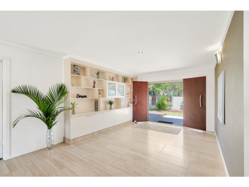 51 Poinciana Boulevard, Broadbeach Waters QLD 4218