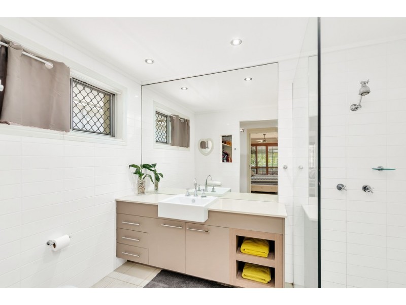 51 Poinciana Boulevard, Broadbeach Waters QLD 4218