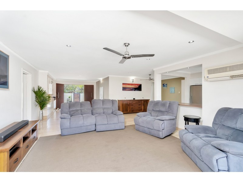 51 Poinciana Boulevard, Broadbeach Waters QLD 4218