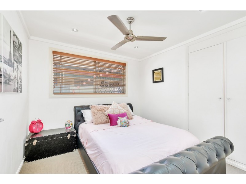 51 Poinciana Boulevard, Broadbeach Waters QLD 4218