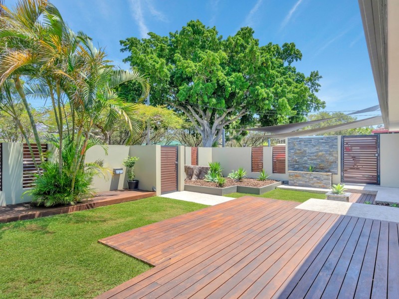 51 Poinciana Boulevard, Broadbeach Waters QLD 4218