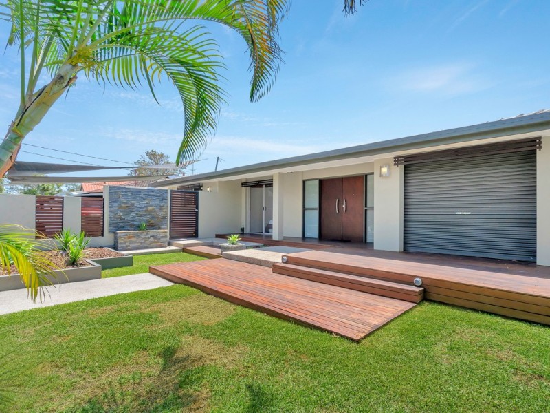 51 Poinciana Boulevard, Broadbeach Waters QLD 4218