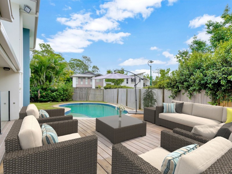 27 Silver Dawn Crescent, Oxenford QLD 4210