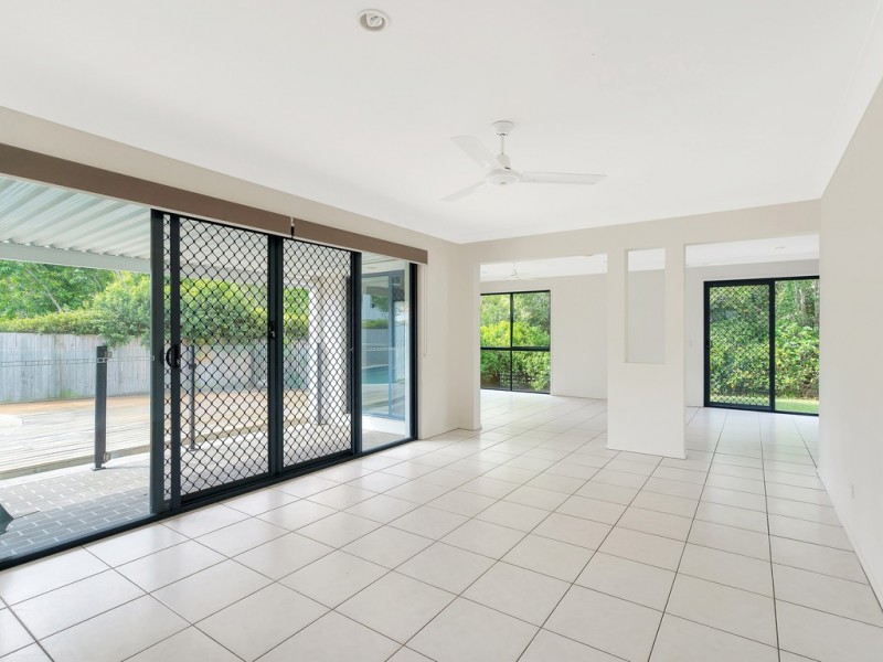 27 Silver Dawn Crescent, Oxenford QLD 4210