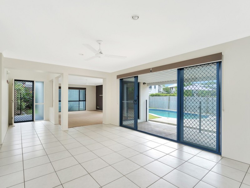 27 Silver Dawn Crescent, Oxenford QLD 4210