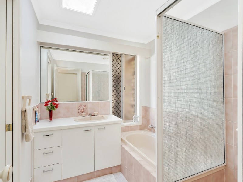 2 Macedon Close, Robina QLD 4226