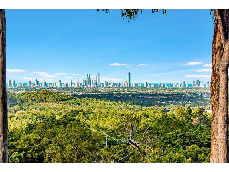 215 San Fernando Drive, Worongary QLD 4213