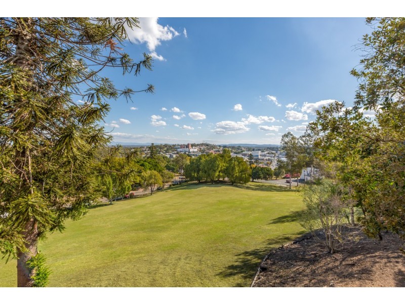 62 Whitehill Road, Eastern Heights QLD 4305
