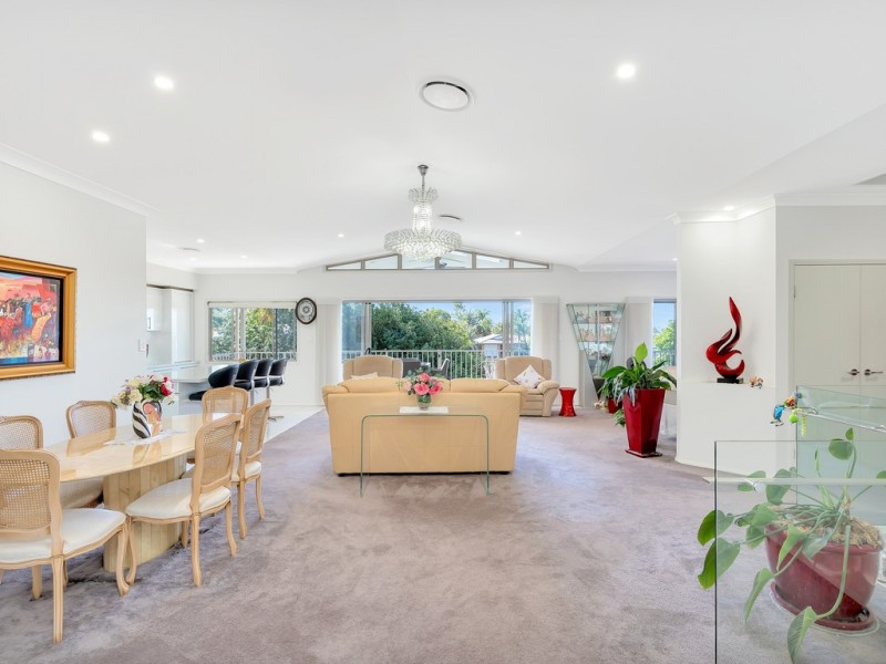 9 Spikes Court, Arundel QLD 4214