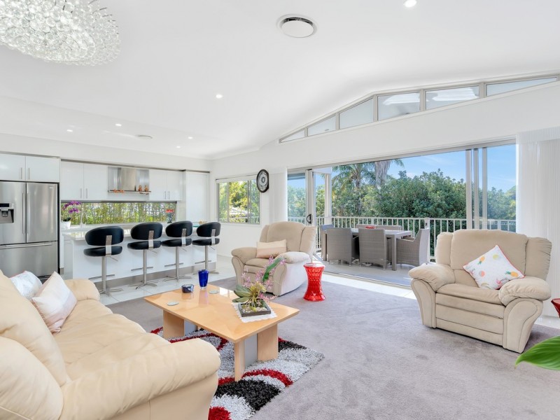 9 Spikes Court, Arundel QLD 4214