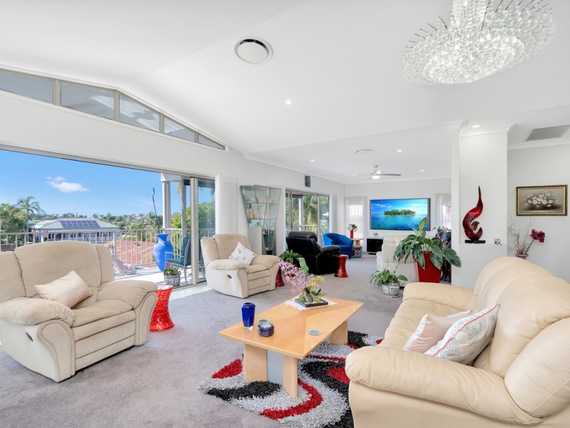 9 Spikes Court, Arundel QLD 4214