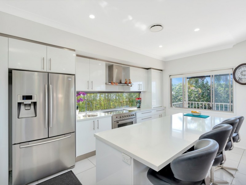 9 Spikes Court, Arundel QLD 4214