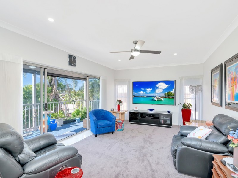 9 Spikes Court, Arundel QLD 4214