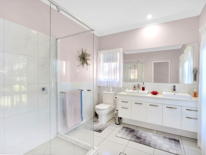 9 Spikes Court, Arundel QLD 4214